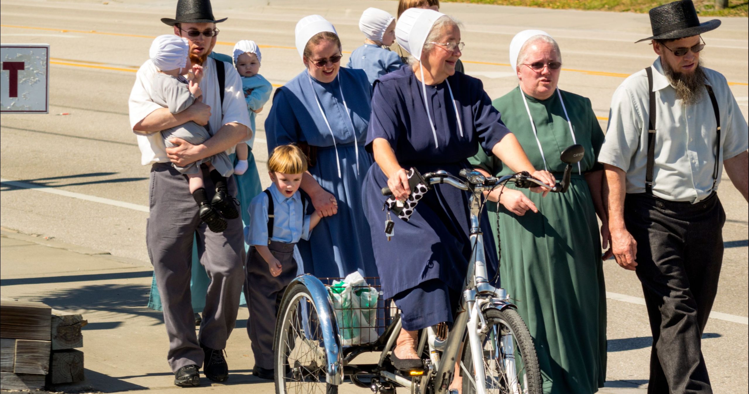3 Differences Between Amish and Mennonite Clothing